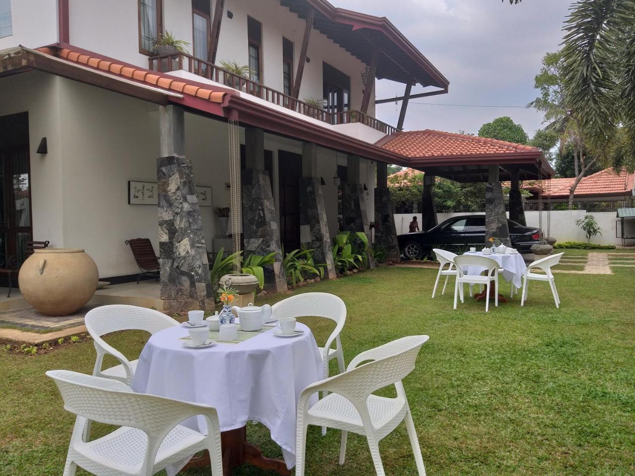 Cosy Nest Home Stay Negombo Bilik gambar